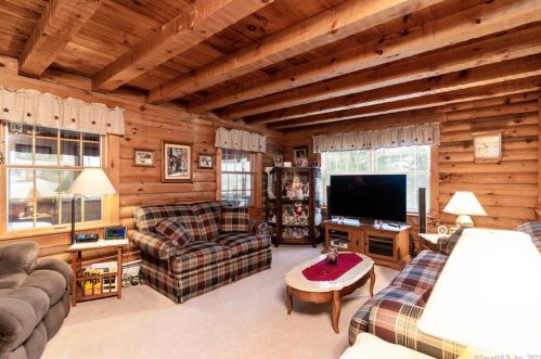 63 Red Oak Hill Rd, Farmington CT  06032-2201 exterior