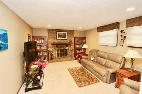 1030 Amboise Dr, Marion OH 43302-6614 exterior