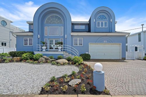 65 Bayview Ave, North Lindenhurst, NY 11757-6212