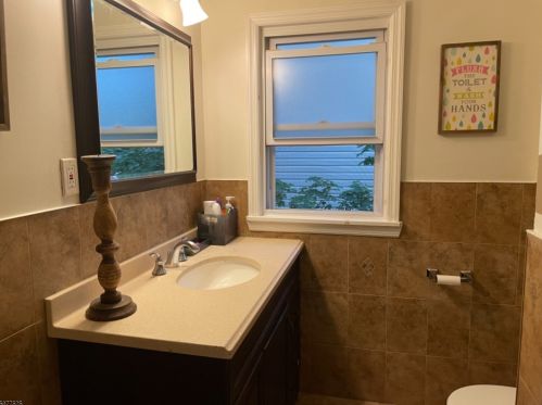 76 Scheerer Ave, Newark NJ  07112-2524 exterior