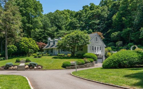 8 Horse Hollow Rd, Matinecock, NY 11560-1106