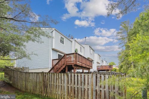 8518 Blue Rock Ln, Lorton VA  22079-3062 exterior
