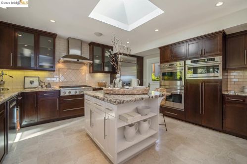 303 Hillside Ave, Oakland CA  94611-4013 exterior