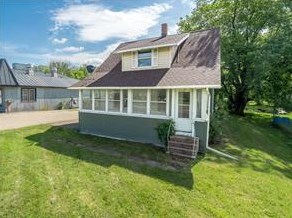 610 10th Ave, Hammond, WI 54002-9323