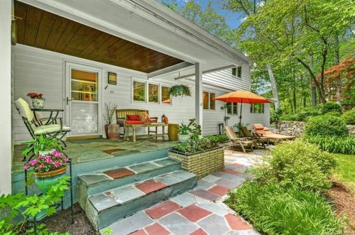 537 Rock Rimmon Rd, Stamford CT  06903-2333 exterior