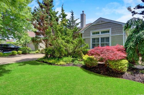 117 Sagamore Dr, Hicksville, NY 11803-1523