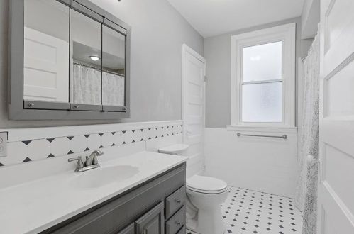 15 Emerson Ave, Pittsburgh PA 15215-3212 exterior