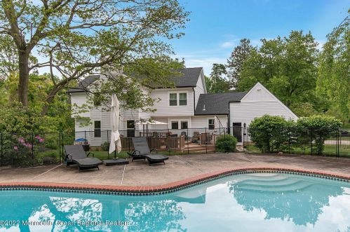 4 Constitution Dr, Leonardo NJ  07737-1807 exterior