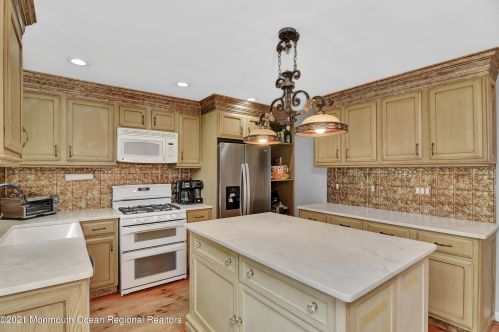 166 Primrose Ln, East Freehold NJ  07728-4077 exterior