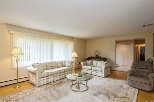 186 Nanny Hagen Rd, Thornwood NY  10594-2106 exterior