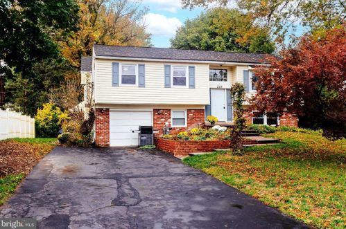 223 Meadow Dr, Yardley PA  19067-1311 exterior