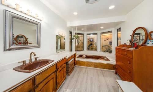 1672 Smiley Heights Dr, Redlands CA  92373-6533 exterior