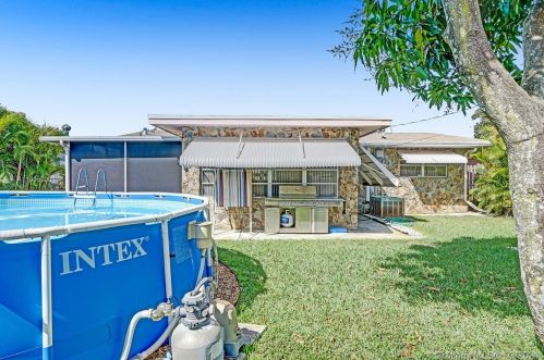 8490 10th St, Hollywood FL  33024-4939 exterior