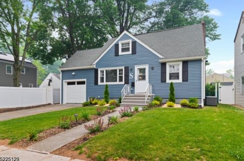 484 5th Ave, Roselle, NJ 07203-2362