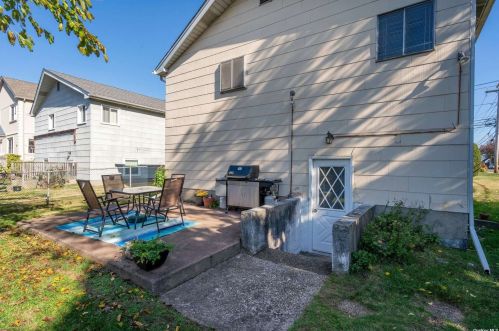 87 Central Ave, New Hyde Park NY  11040-4134 exterior