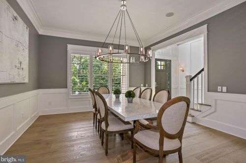 1044 Manning St, Great Falls VA  22066-1922 exterior