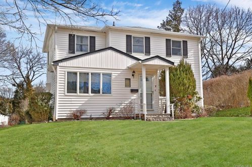 7 Alden Pl, Hartsdale NY  10530-2916 exterior