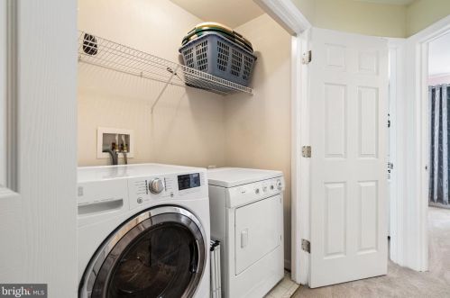 14238 Hunters Run Way, Gainesville VA  20155-4408 exterior