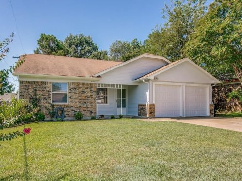 5909 Fair Wind St, Fort Worth, TX 76135-2071