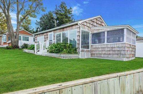 46 Rampasture Rd, Hampton Bays NY  11946-3120 exterior