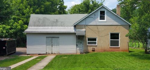 263 Maple Ave, Harleysville PA  19438-1742 exterior