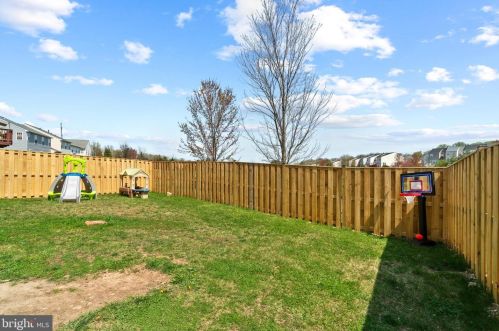 317 Baish Dr, Leesburg VA 20175-6149 exterior