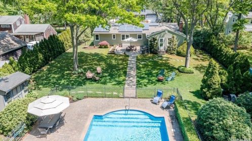 230 Waterford Rd, Oakdale, NY 11769-1332