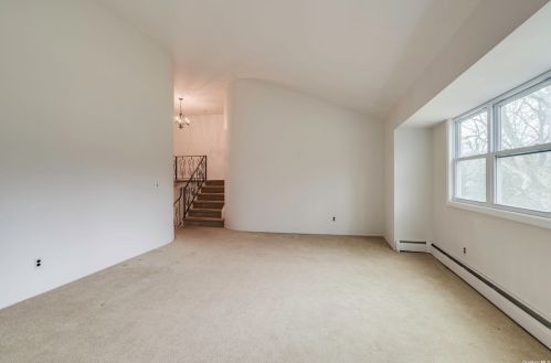 68 Holly Dr, Elwood NY  11731-5226 exterior