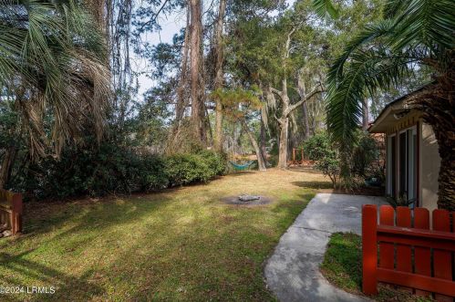 30 Chesterfield Dr, Beaufort SC  29906-9006 exterior