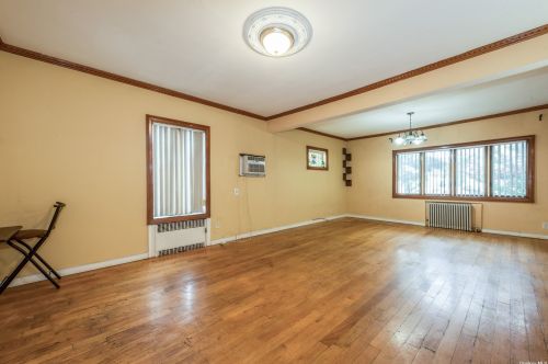 88-51 205th St, Jamaica, NY 11423-2210
