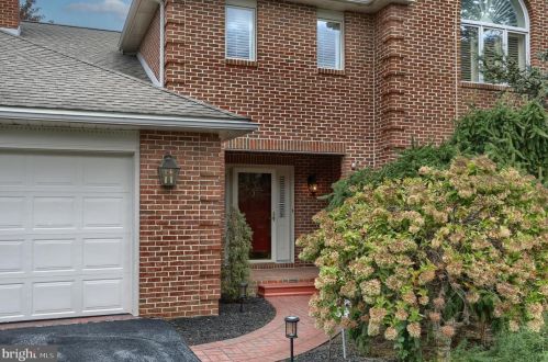 21 Almond Dr, Swatara, PA 17033-1760