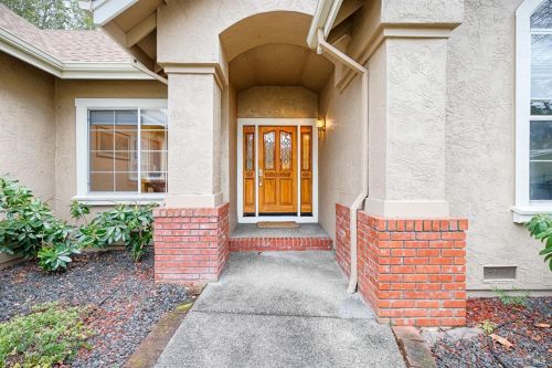 6368 Meadowridge Dr, Santa Rosa, CA 95409-5839