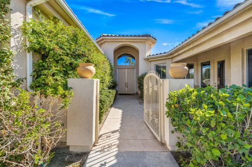 2 King Edward Ct, Rancho Mirage CA  92270-1621 exterior