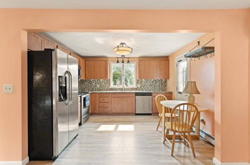 305 Minerva Ave, Cumberland RI  02864-7543 exterior