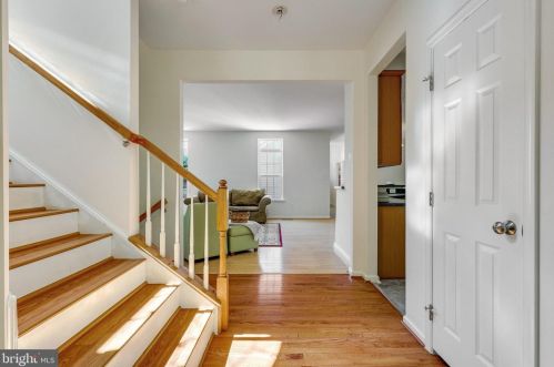 11 Broad Way, Lovettsville VA  20180-8608 exterior