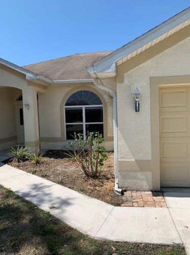 126 2nd Ave, Cape Coral, FL 33990-1013