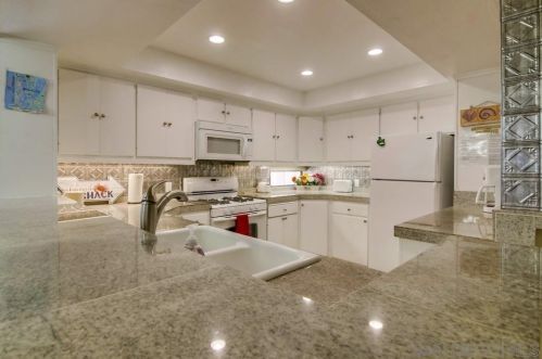 4111 Bayard St, San Diego CA 92109-4039 exterior