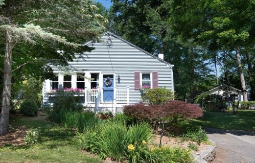 16 Woodside Rd, Amston, CT 06231-1753