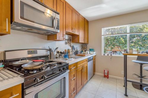 416 Poplar Ave, Redwood City CA  94061-3019 exterior