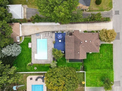 33 North St, West Islip, NY 11795-3009