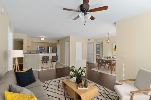 807 Villa Cir, Boynton Beach, FL 33435-8917