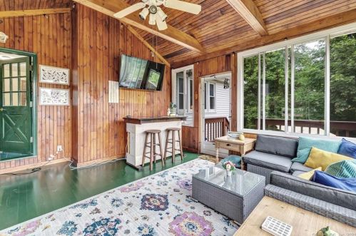 24 Morgan Dr, Wallingford CT  06492-2641 exterior