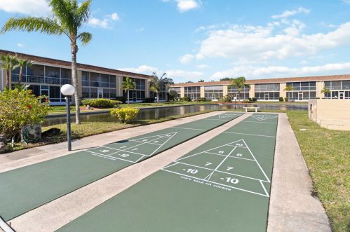 2135 Courtenay Pkwy, Merritt Island FL  32953-4261 exterior
