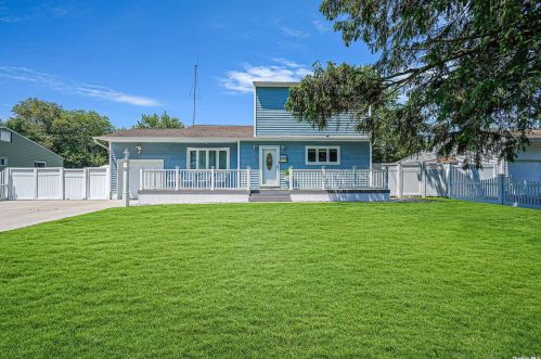 1666 Elsie Ln, Bayshore, NY 11706-2151