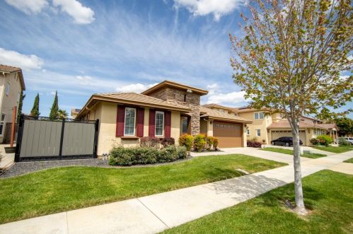 767 Red Barn Pl, Lathrop CA  95330-8975 exterior