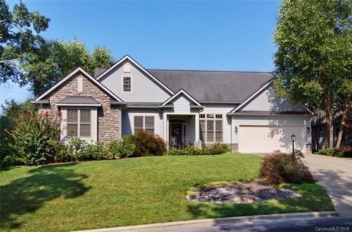 92 Shadowleaf Dr, Hendersonville, NC 28739-8735