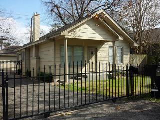 706 Archer St, Houston TX  77009-4607 exterior