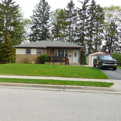 136 Orchard St, Thiensville, WI 53092-1509