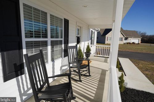 2 Highland Dr, Seaford DE  19973-4827 exterior