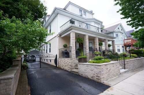 206 Sackett St, Providence, RI 02907-2645